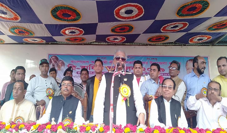‘শ্রমজীবীরা নয়, দুর্নীতি করে কর্মকর্তারাই’ ‘শ্রমজীবীরা নয়, দুর্নীতি করে কর্মকর্তারাই’