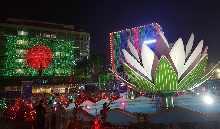 বিজয়ের রঙে রাঙা ঢাকা বিজয়ের রঙে রাঙা ঢাকা