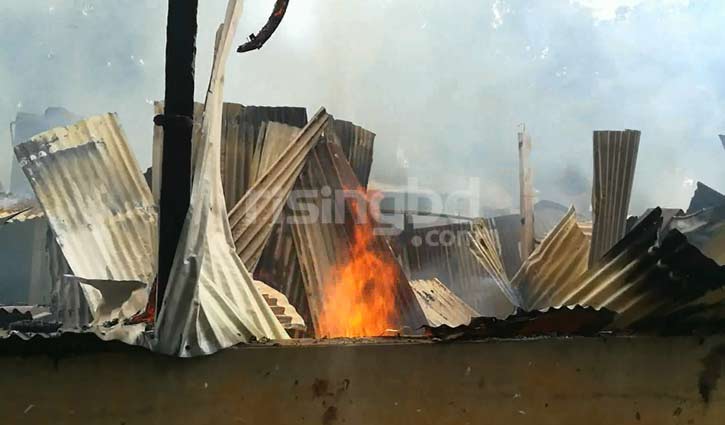 20 houses gutted by fire