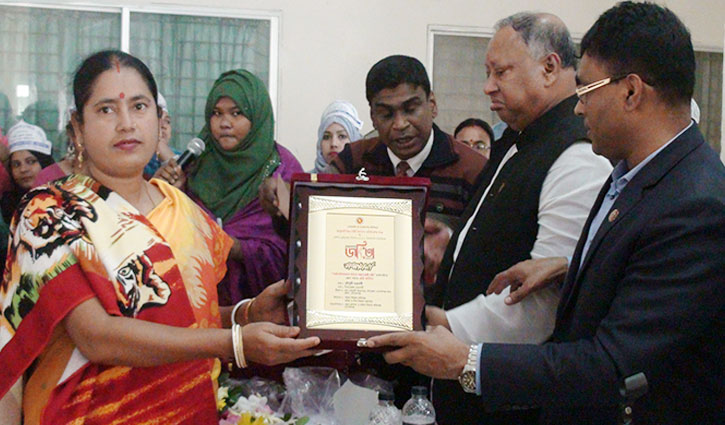 পাঁচ জয়িতা পেলেন সম্মাননা পাঁচ জয়িতা পেলেন সম্মাননা