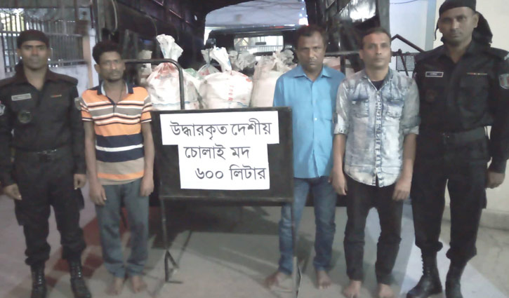 মদে ঠাসা বস্তির ঘর মদে ঠাসা বস্তির ঘর