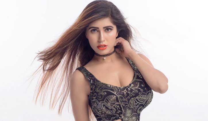 নায়লা নাঈমের ‘পাগল করে, আদর করে’ (ভিডিও)