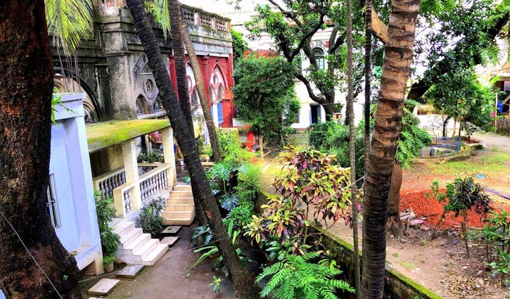 সাহেবী খাবারের সঙ্গে ঐতিহ্য ফ্রি