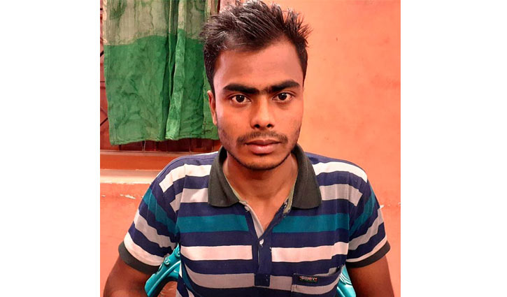খেতের পোকামাকড় খেয়ে ফেলেন কলেজছাত্র ওয়াসিম! খেতের পোকামাকড় খেয়ে ফেলেন কলেজছাত্র ওয়াসিম!