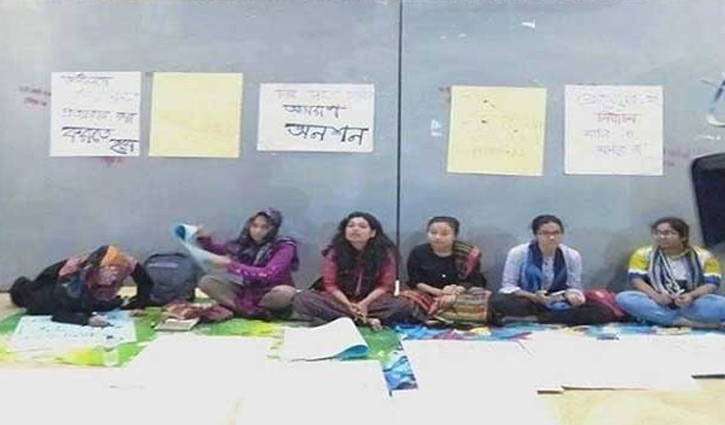 5 Rokeya Hall students go on fast unto death