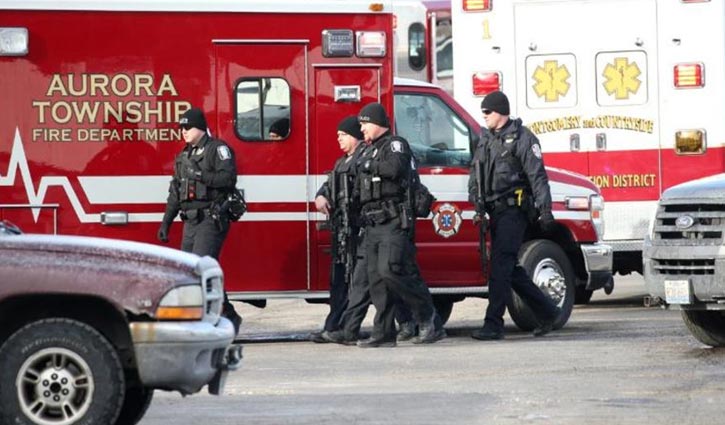 US gunman kills 5, wounds 5 in Illinois