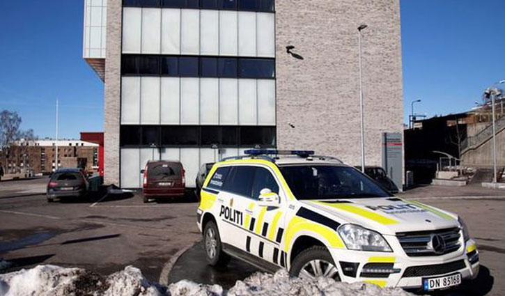 Knife attacker injures 4 staff at Norway school