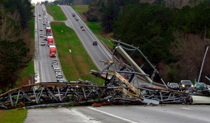 Tornado kills at least 23 in US 