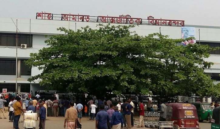 Man detained with gold bars at Ctg airport