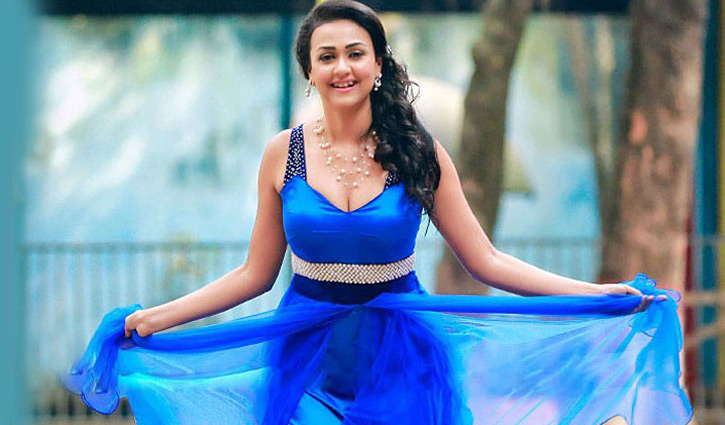 প্রতারকের খপ্পরে আইরিন!