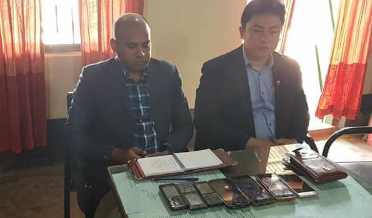 Mobile in exam centre: Actions against 3 teachers