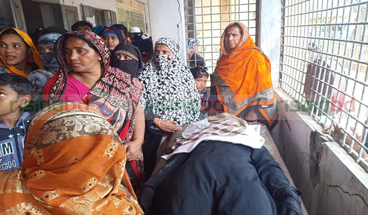 2 women killed in Gopalganj road crash
