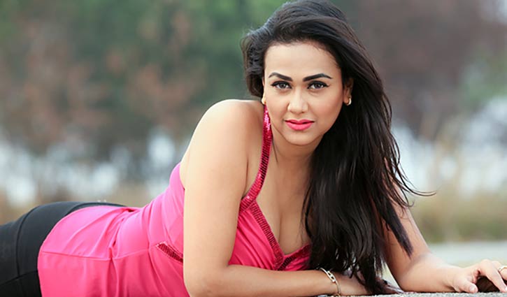 আইনের শরণাপন্ন হলেন আইরিন