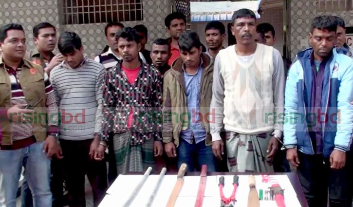 কুমিল্লায় অস্ত্রসহ ১০ ডাকাত গ্রেপ্তার কুমিল্লায় অস্ত্রসহ ১০ ডাকাত গ্রেপ্তার