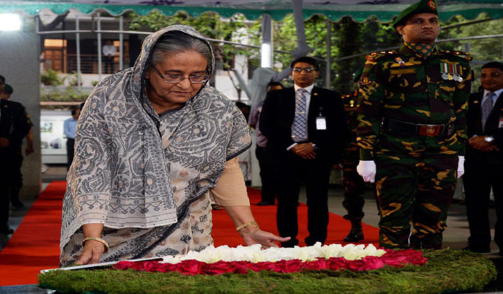 PM pays homage to Bangabandhu on Homecoming Day