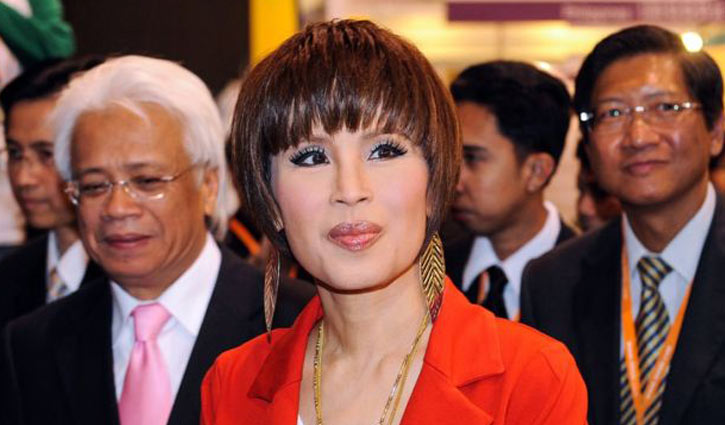 Thailand's king condemns bid by sister to become PM