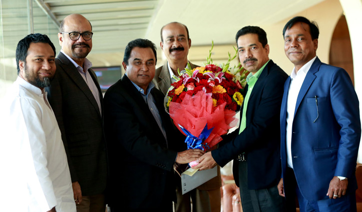 Walton greets new Finance Minister