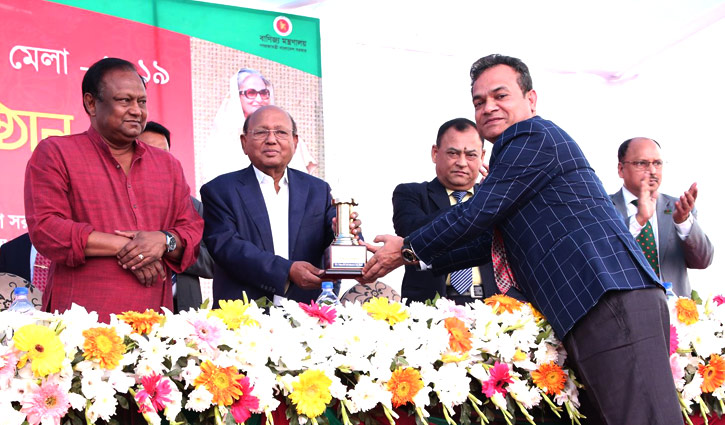 Walton receives three awards in DITF-19