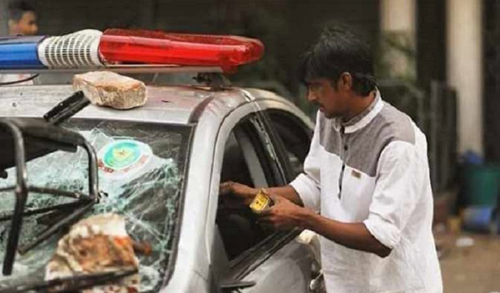 Man `who torched police van’ gives confessional statement