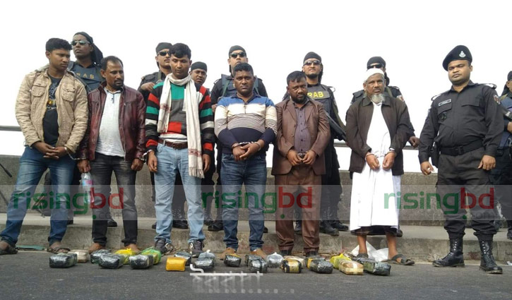 6 held with 2.4 lakh Yaba from picnic bus  