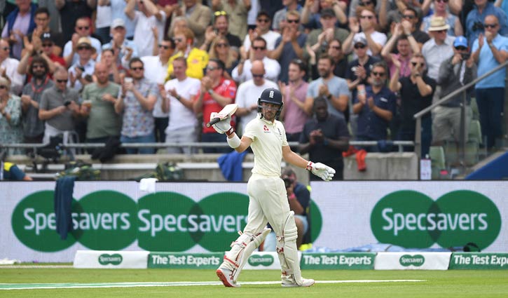 Australia lead England by 34 in first Test