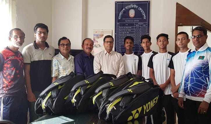ব্যাডমিন্টন ক্রীড়াসামগ্রী বিতরণ ব্যাডমিন্টন ক্রীড়াসামগ্রী বিতরণ