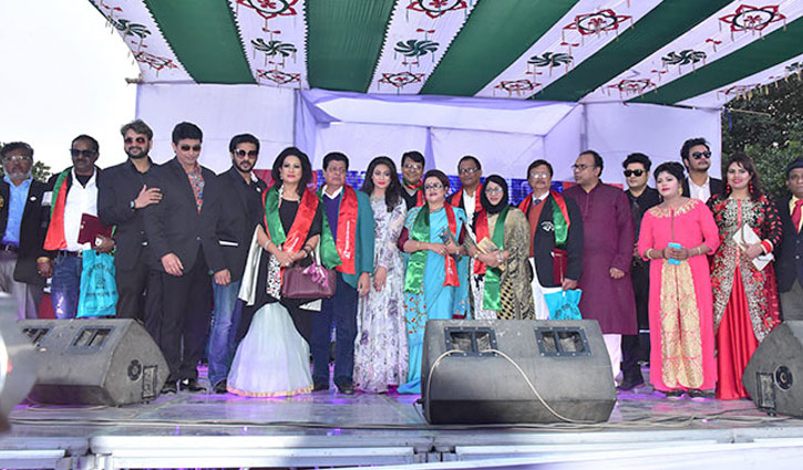 রাজপথে নামছেন শিল্পীরা রাজপথে নামছেন শিল্পীরা