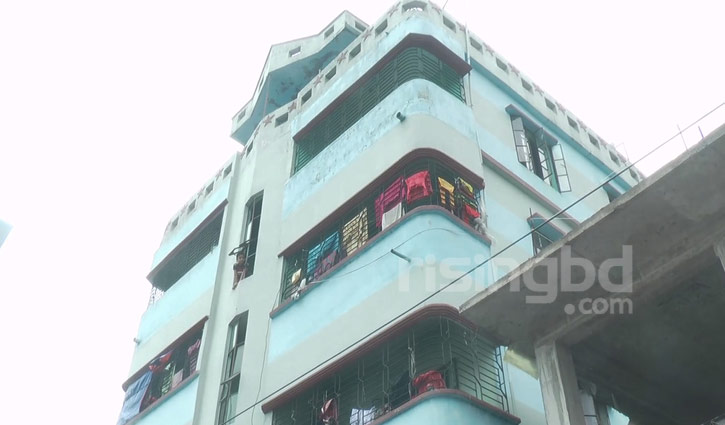 ভবন হেলে পড়ার ১০ বছর পর ঝুঁকিপূর্ণ ঘোষণা