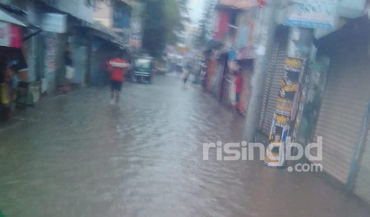 আষাঢ়ের শেষে খুলনায় ভারি বর্ষণ আষাঢ়ের শেষে খুলনায় ভারি বর্ষণ