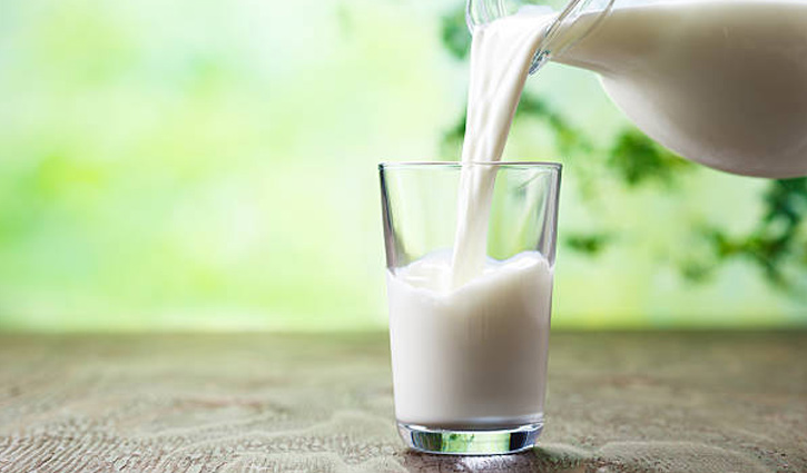 Biomedical research study again finds antibiotics in milk