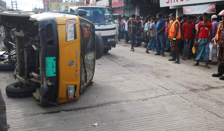 নোয়াখালীতে পিকআপ উল্টে নিহত ৪