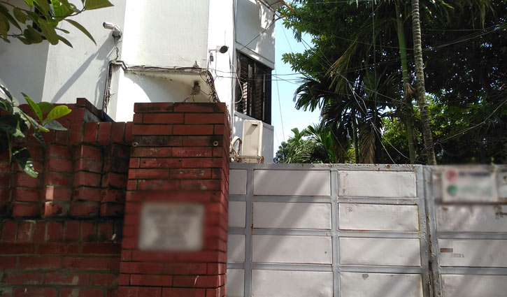 প্রিয়া সাহার এনজিও অফিস বন্ধ, চেনেন না দলিতরা প্রিয়া সাহার এনজিও অফিস বন্ধ, চেনেন না দলিতরা