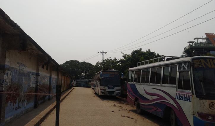 Indefinite transport strike continues in Sirajganj