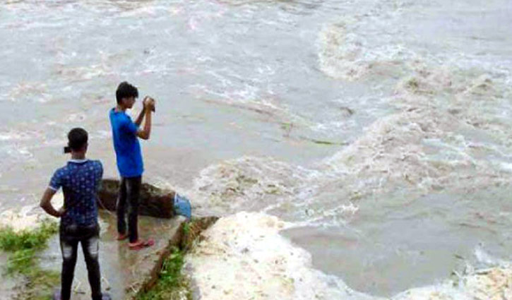 সিলেটে নদীর পানি বাড়ছেই সিলেটে নদীর পানি বাড়ছেই