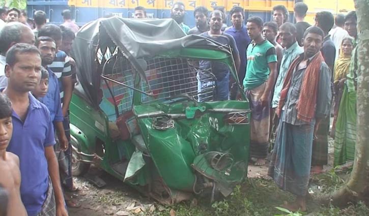 4 crushed under truck in Kishoreganj