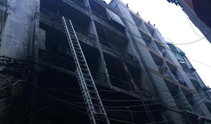 6 killed in Delhi building fire