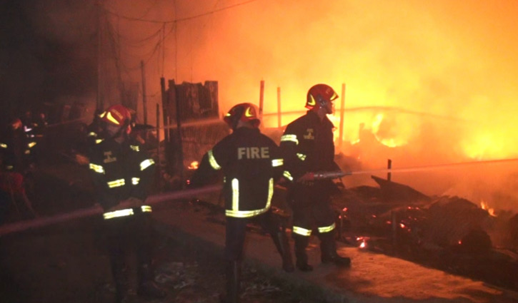 70 shanties gutted in N’ganj fire