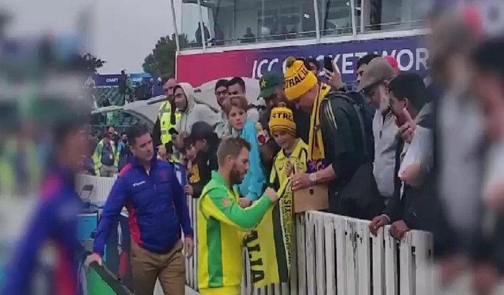 David Warner gifts ‘Man of the match award’ to young fan