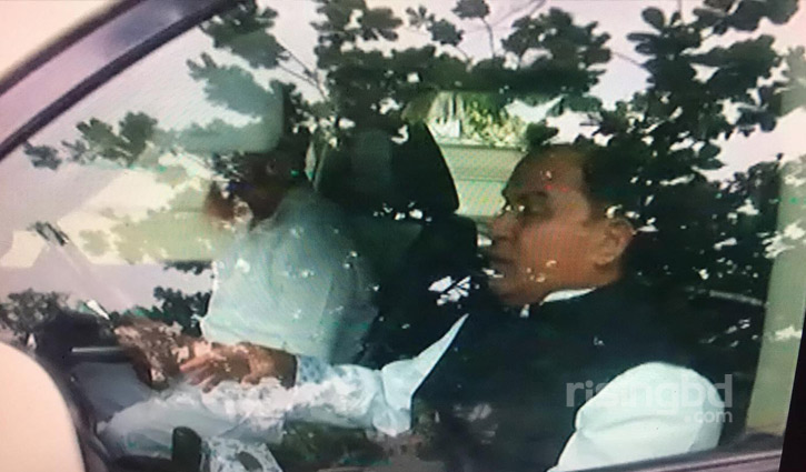 Mustafa Kamal on way to Jatiya Sangsad
