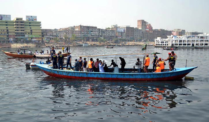 2 minors missing as boat capsizes at Sadarghat