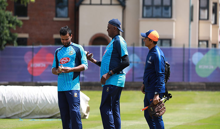 নতুন বলে আলোর খোঁজে বাংলাদেশ