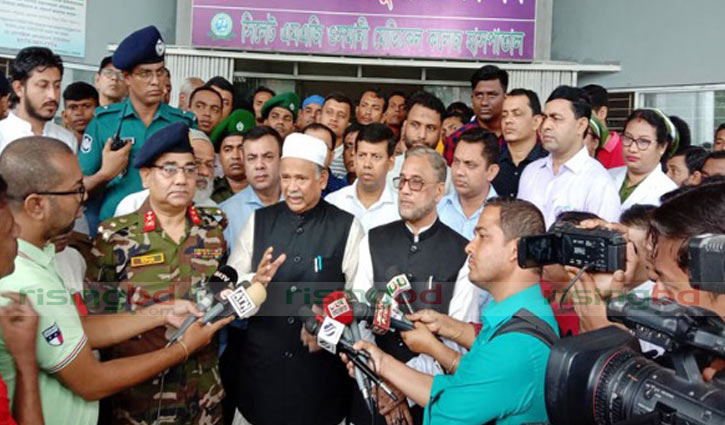 আহতদের দেখতে উপবন এক্সপ্রেসেই গেলেন দুই মন্ত্রী