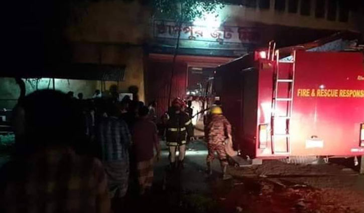 নরসিংদীর ইউএমসি জুট মিলে আগুন