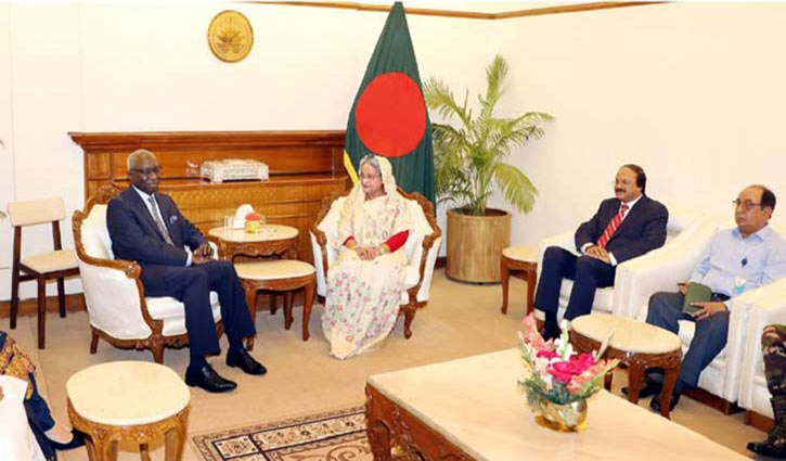 প্রধানমন্ত্রী শেখ হাসিনার সঙ্গে বৈঠকে জাতিসংঘের আন্ডার সেক্রেটারি ও স্পেশাল অ্যাডভাইজার অন প্রিভেনশন অব জেনোসাইড অ্যাডামা ডিয়েং (ছবি : পিআইডি) প্রধানমন্ত্রী শেখ হাসিনার সঙ্গে বৈঠকে জাতিসংঘের আন্ডার সেক্রেটারি ও স্পেশাল অ্যাডভাইজার অন প্রিভেনশন অব জেনোসাইড অ্যাডামা ডিয়েং (ছবি : পিআইডি)