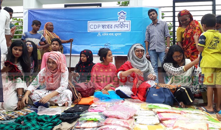 খুলনায় ‘স্বপ্নের দোকান’ থেকে ঈদ পোশাক পেল ৮৪ শিশু