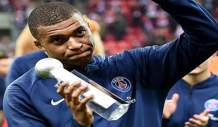 শেষ ম্যাচেও মেসিকে ছুঁতে পারেননি এমবাপে