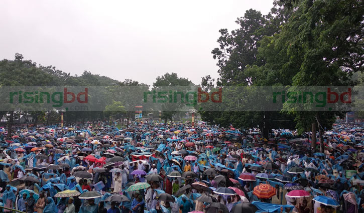 Largest Eid congregation held in Sholakia