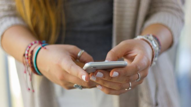 Social media effect 'tiny' in teenagers