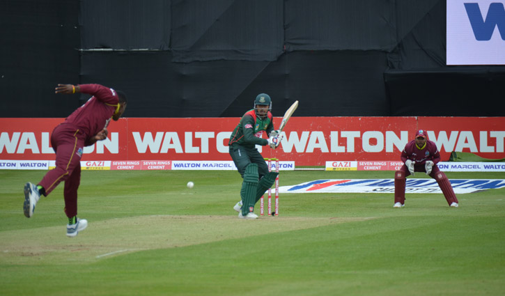 Bangladesh storm into tri-series final