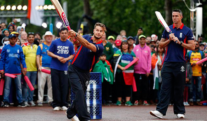 ৬০ সেকেন্ডের ক্রিকেট দিয়ে বিশ্বকাপের উদ্বোধন